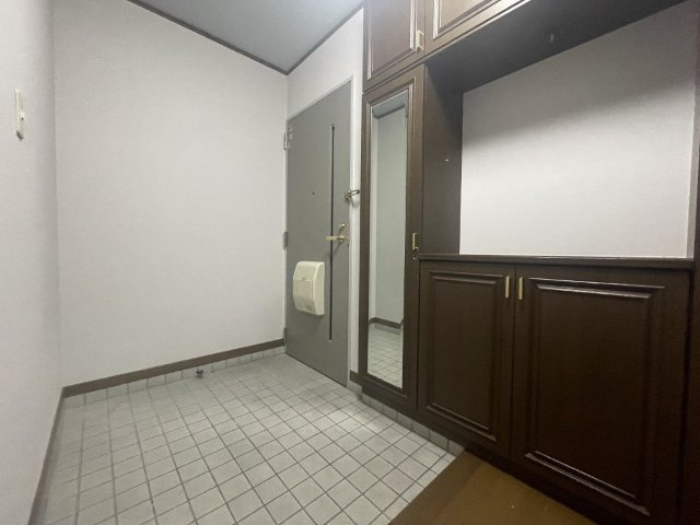 井口ビルの玄関