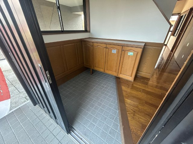 椎木町戸建の玄関