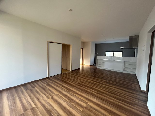 椎木町戸建の居間・リビング