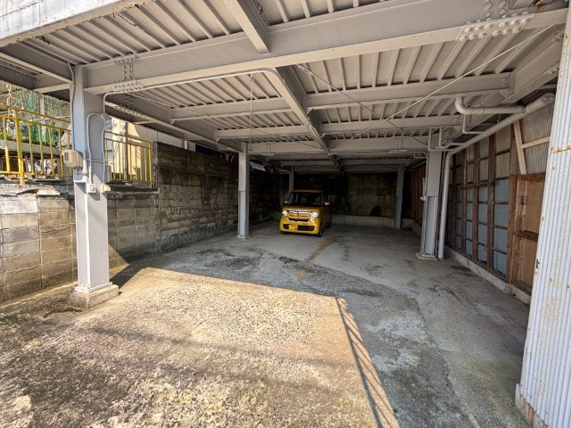 大黒町一戸建の駐車場