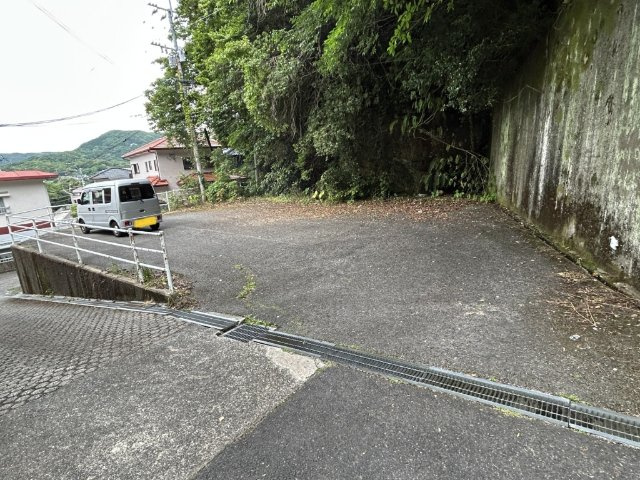 ニュー大松マンションの駐車場