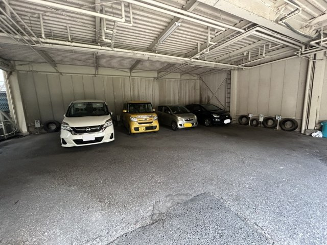 コーポ葵の駐車場