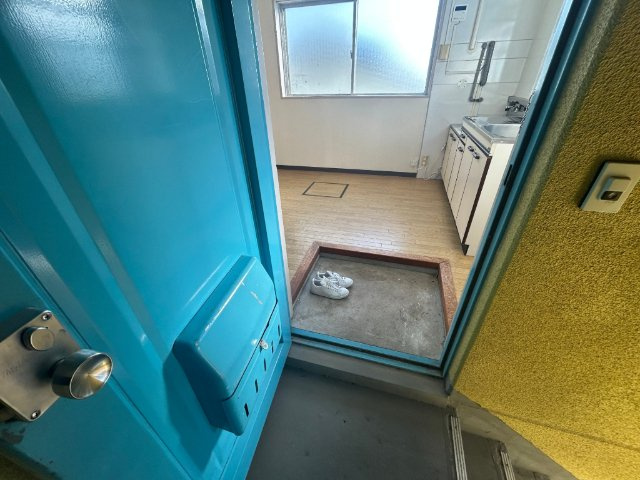 天神スカイハイツの玄関