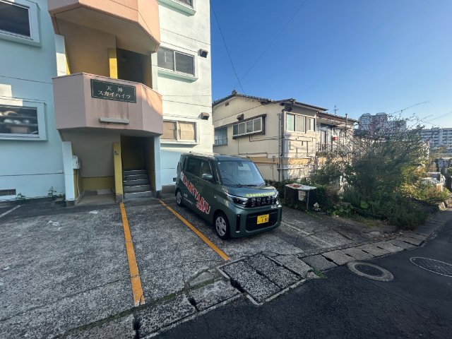 天神スカイハイツの駐車場
