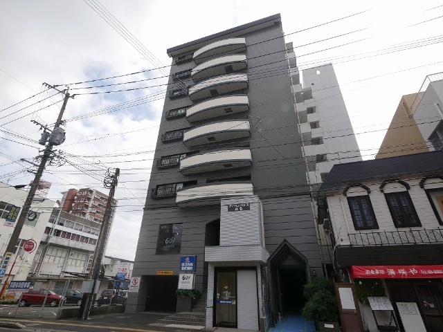 アーバンパレス米春の外観