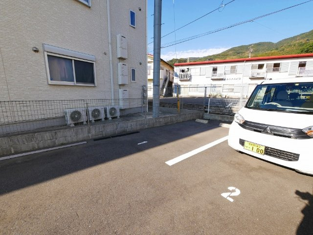 リバーサイド月の駐車場