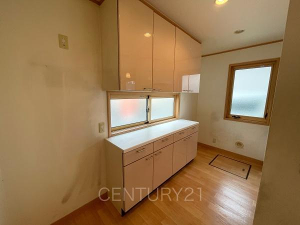 前橋市箱田町中古のキッチン|カップボード付き。