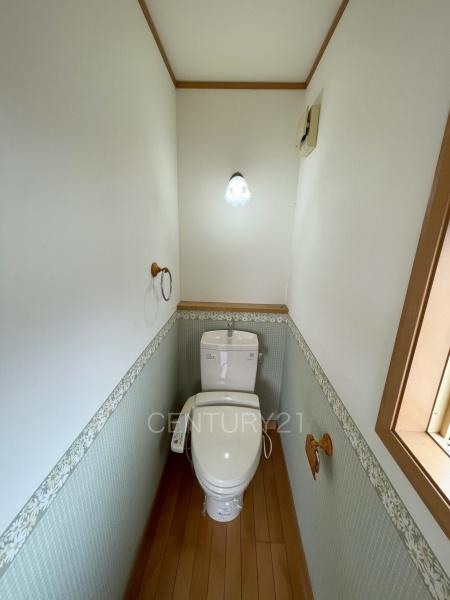 前橋市箱田町中古のトイレ|２階トイレです。
温水シャワー洗浄機能付きです。