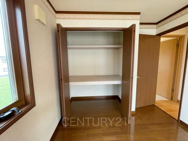 前橋市箱田町中古の収納|ハンガーパイプ付きクローゼットです。