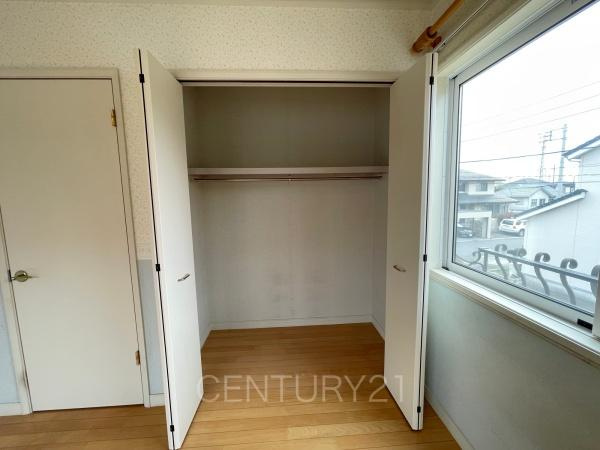 前橋市箱田町中古の収納|ハンガーパイプ付きクローゼットです。