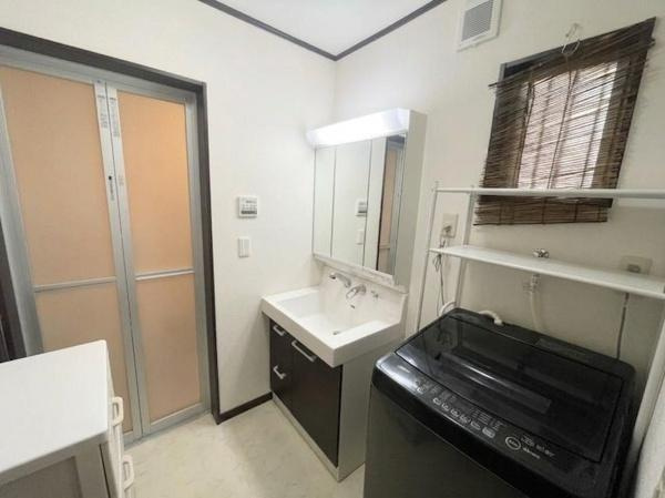 【独立洗面台】 | 大阪市東淀川区南江口3丁目　中古戸建 | こちらの画像は、AIを用いて家具等を消しております。