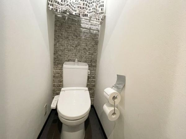 【トイレ】 | 大阪市東淀川区南江口3丁目　中古戸建 | こちらの画像は、AIを用いて家具等を消しております。