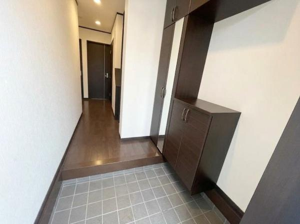 【玄関】 | 大阪市東淀川区南江口3丁目　中古戸建 | こちらの画像は、AIを用いて家具等を消しております。