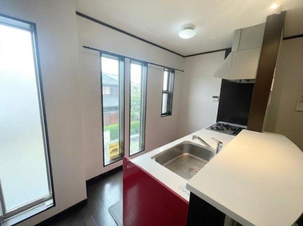 【キッチン】 | 大阪市東淀川区南江口3丁目　中古戸建 | こちらの画像は、AIを用いて家具等を消しております。