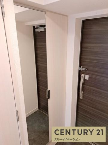 アドバンス大阪カーサの玄関|★姿鏡★