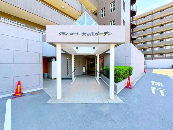 グランコート六ツ川ガーデンのその他共用部分|マンション入口です！スロープになっているのでベビーカー等安心して出入りすることができます！