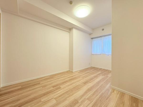 グランコート六ツ川ガーデンの寝室|寝室６帖！ベッドを置いても充分なスペースがあります。