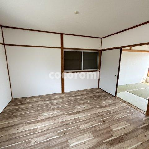 中木田戸建ての洋室