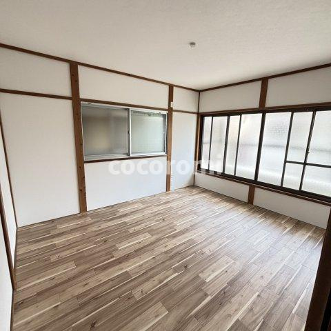 中木田戸建ての居間・リビング