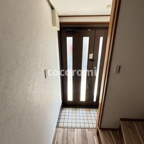 中木田戸建ての玄関