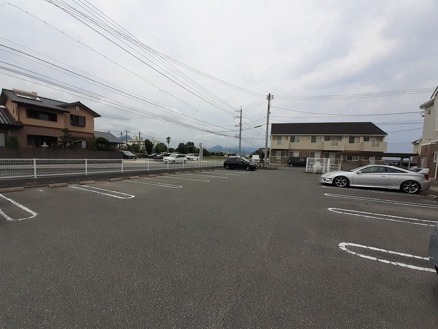 メロウパヒューム蘭の駐車場