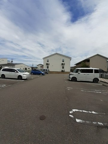 クレールの駐車場