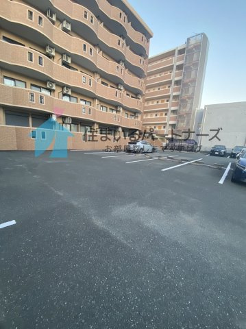久留米市東櫛原町の賃貸マンションの駐車場|カースペースがあります