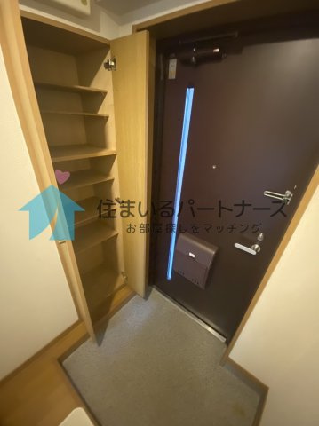 久留米市東櫛原町の賃貸マンションの玄関|収納もある玄関です