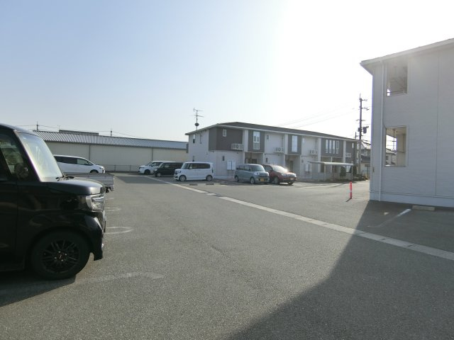 サニー・レジデンスＣの駐車場