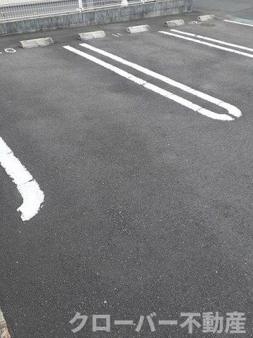ドゥース　レシ　Ｂの駐車場