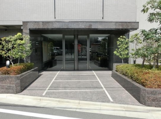 ルーブル鷺宮六番館のエントランス