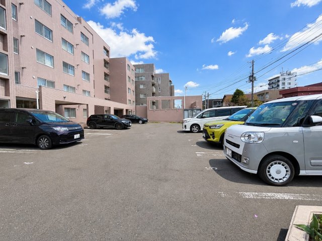 ファミール美香保公園の駐車場