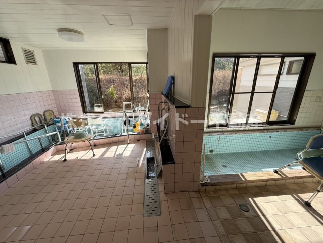 高齢者通所介護施設及び高齢者有料住宅 の浴室