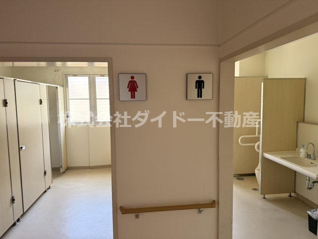 高齢者通所介護施設及び高齢者有料住宅 のトイレ