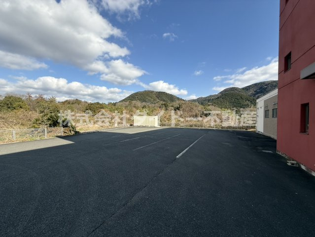 高齢者通所介護施設及び高齢者有料住宅 の駐車場