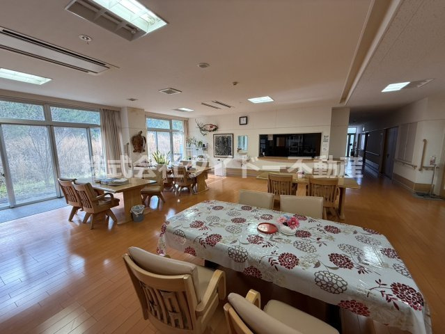 高齢者通所介護施設及び高齢者有料住宅 の居間・リビング