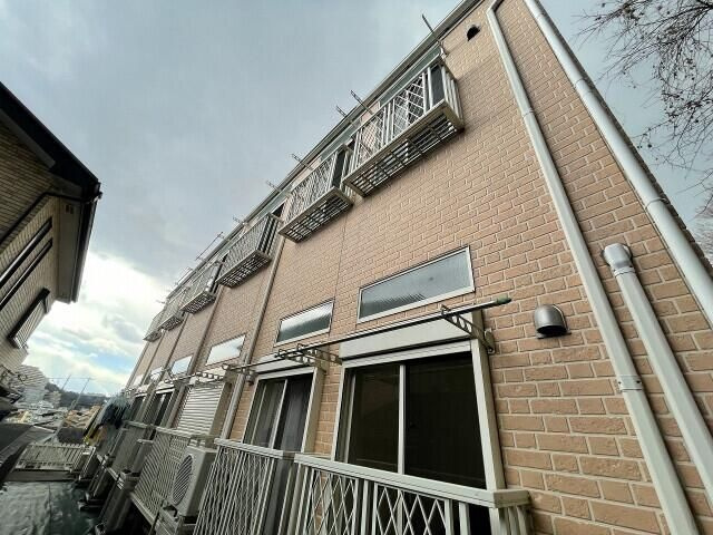 横浜市保土ケ谷区峰岡町３丁目のアパートの外観
