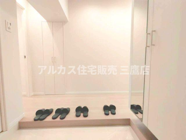 中銀三鷹マンシオンの玄関
