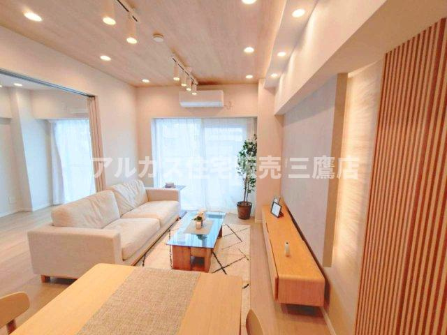 中銀三鷹マンシオンの居間・リビング