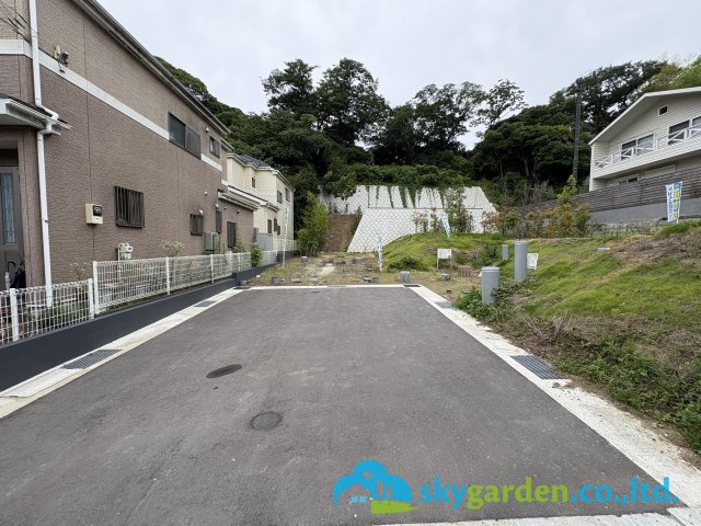 鎌倉市二階堂　新築戸建　全4棟１号棟の前面道路含む現地写真|令和８年７月１日撮影（現況更地）