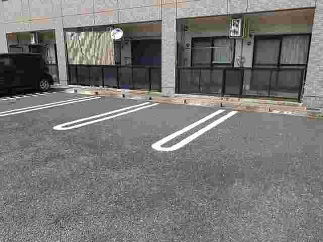 プロスペリティの駐車場|駐車場があるので、車を買う予定の方も安心です