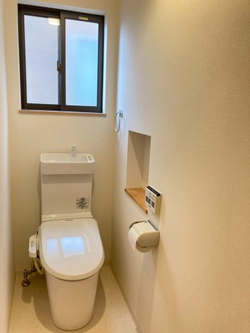 松山市来住町　中古戸建のトイレ