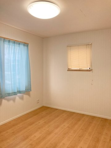 松山市来住町　中古戸建の洋室