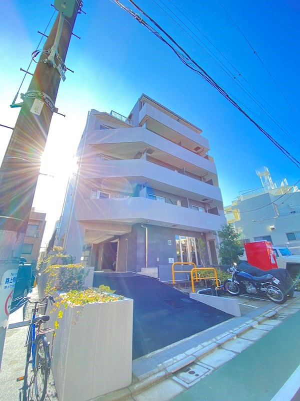ラティエラ都立大学の外観