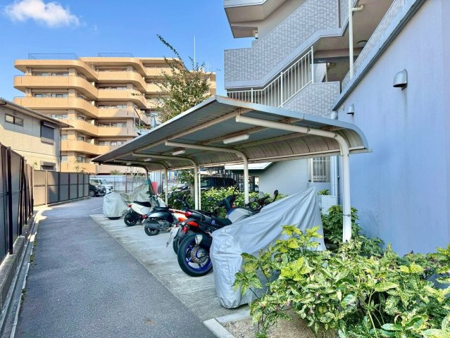 【リフォーム後引渡し】エスリード野洲第2 4Fの駐輪場|バイク置き場有。