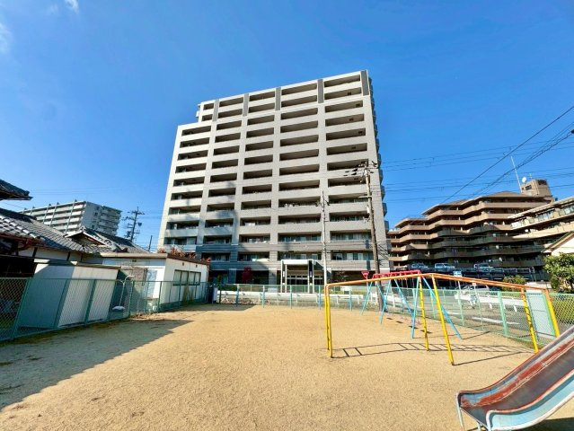 【リフォーム後引渡し】エスリード野洲第2 4Fの外観|プライバシーが守られる専用ポーチ付のお部屋。