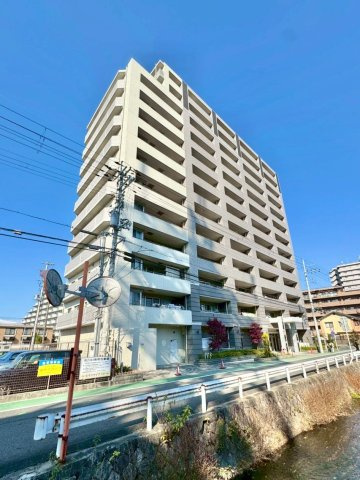 【リフォーム後引渡し】エスリード野洲第2 4Fの外観|プライバシーが守られる専用ポーチ付のお部屋。