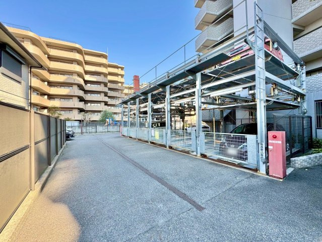 【リフォーム後引渡し】エスリード野洲第2 4Fの駐車場|駐車場空き状況都度確認。