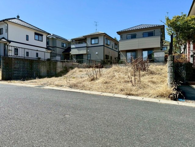 栗東市下戸山　建築条件無し売土地の外観|現況更地なので、解体費不要で建築ができます。