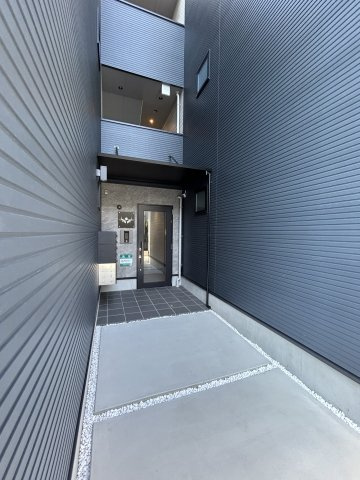 GAZELLE NOAH尼崎次屋のエントランス